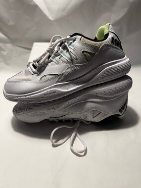 K-Swiss Women’s size 10 light court shoes